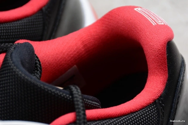 One Kick 11 528895-012 Black  Air 